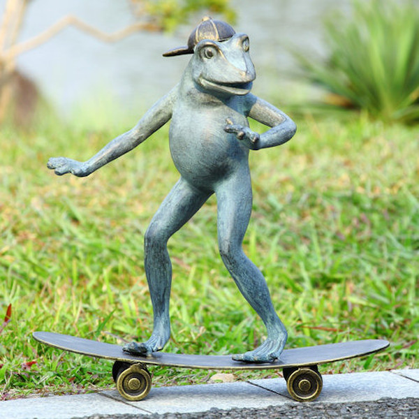 Frog Shredder Radical Skateboarding Statue coolness in the garden scene